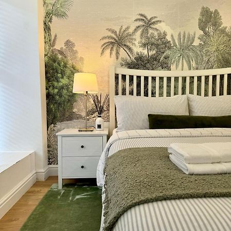 Holiday Home 2Br L 2Ba With Patio-Sleep 6 Londen Buitenkant foto