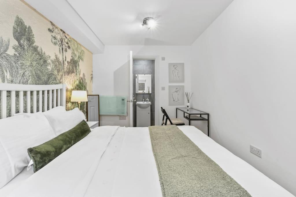 Holiday Home 2Br L 2Ba With Patio-Sleep 6 Londen Buitenkant foto