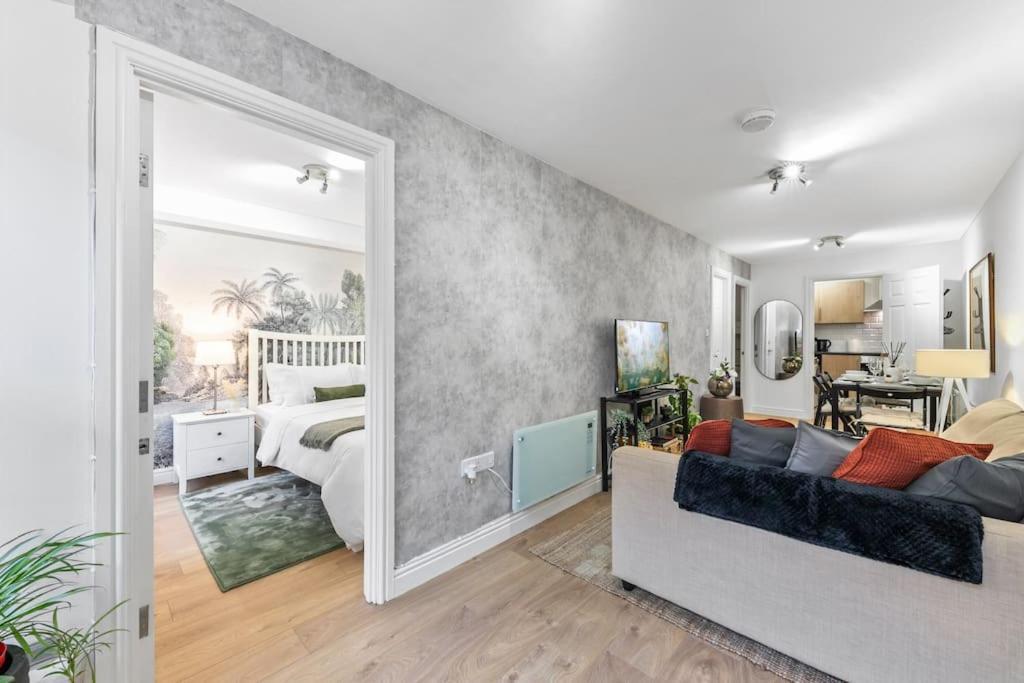 Holiday Home 2Br L 2Ba With Patio-Sleep 6 Londen Buitenkant foto