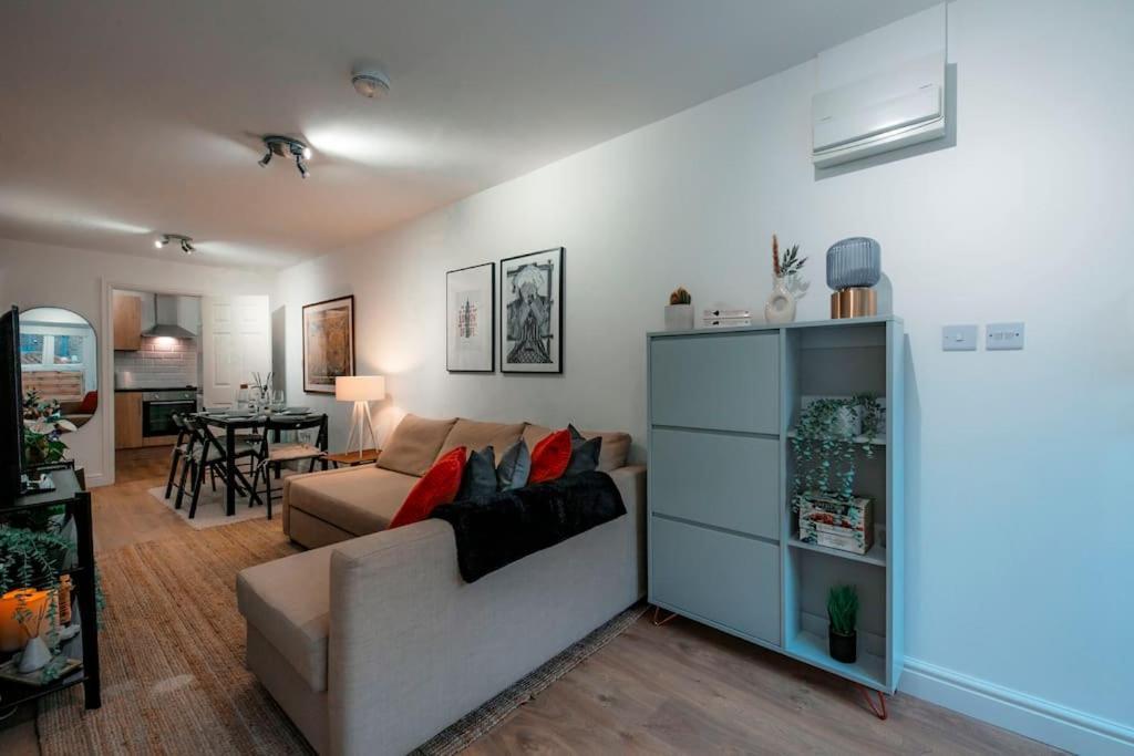 Holiday Home 2Br L 2Ba With Patio-Sleep 6 Londen Buitenkant foto