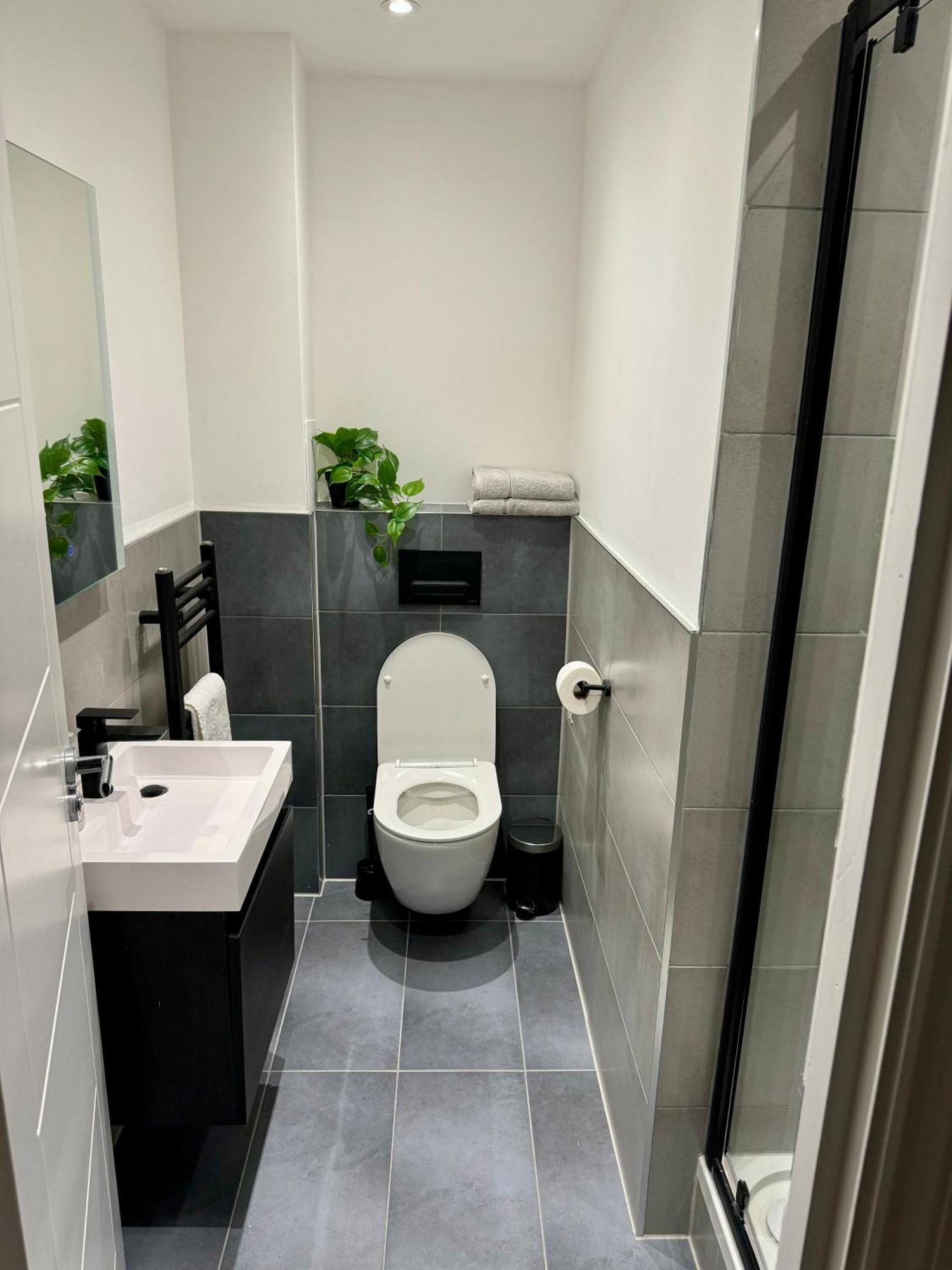 Holiday Home 2Br L 2Ba With Patio-Sleep 6 Londen Buitenkant foto