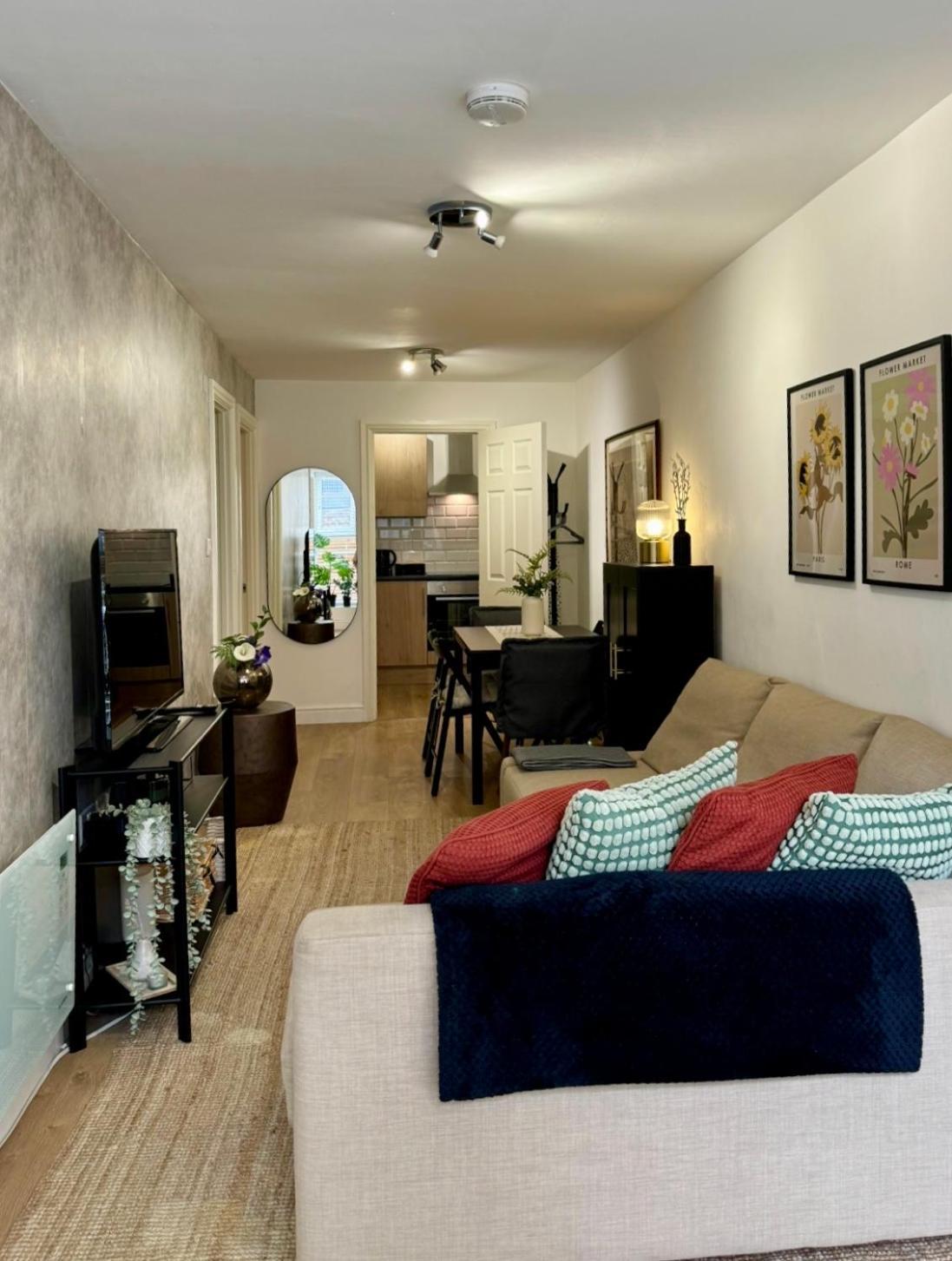 Holiday Home 2Br L 2Ba With Patio-Sleep 6 Londen Buitenkant foto