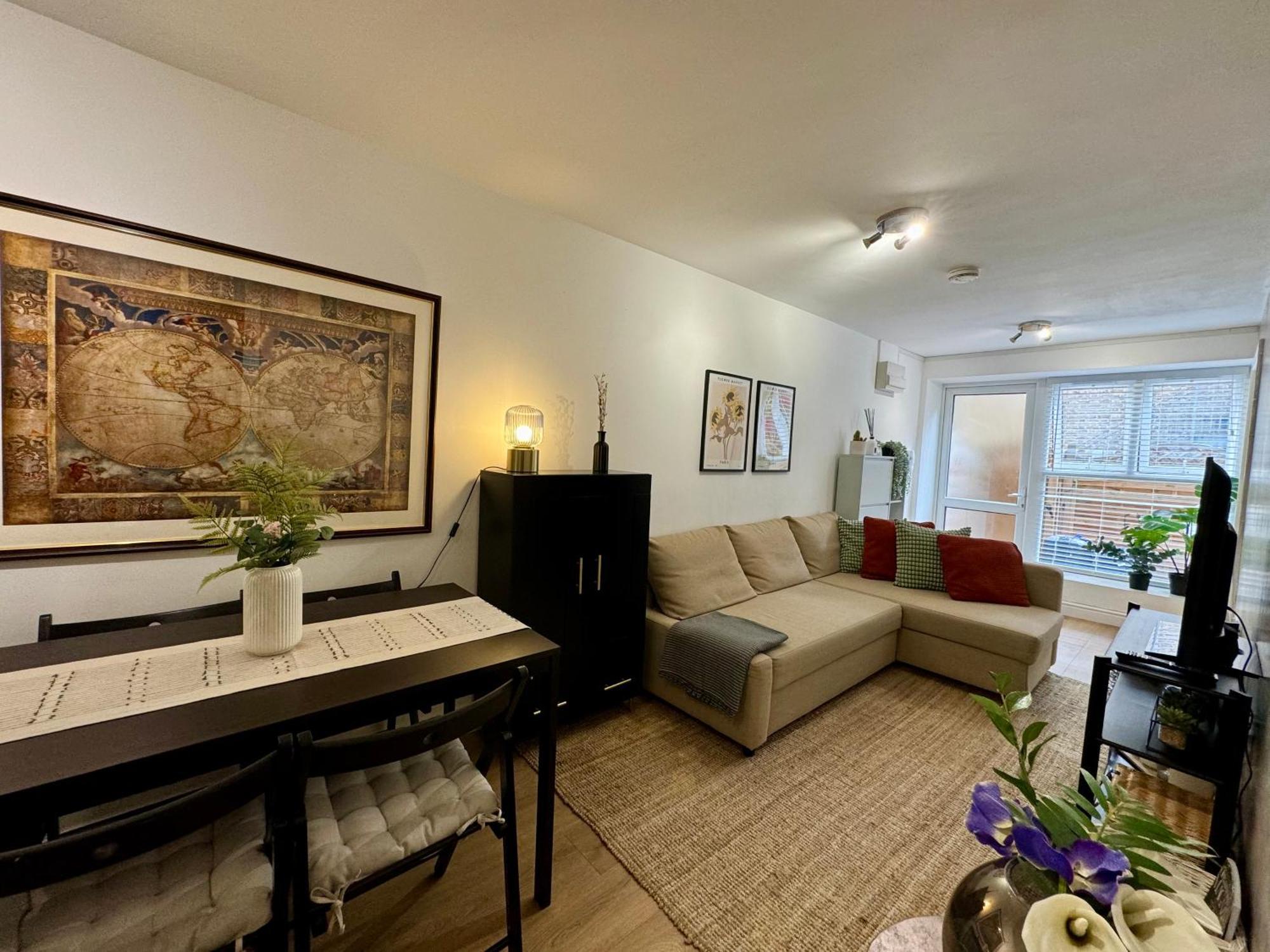 Holiday Home 2Br L 2Ba With Patio-Sleep 6 Londen Buitenkant foto