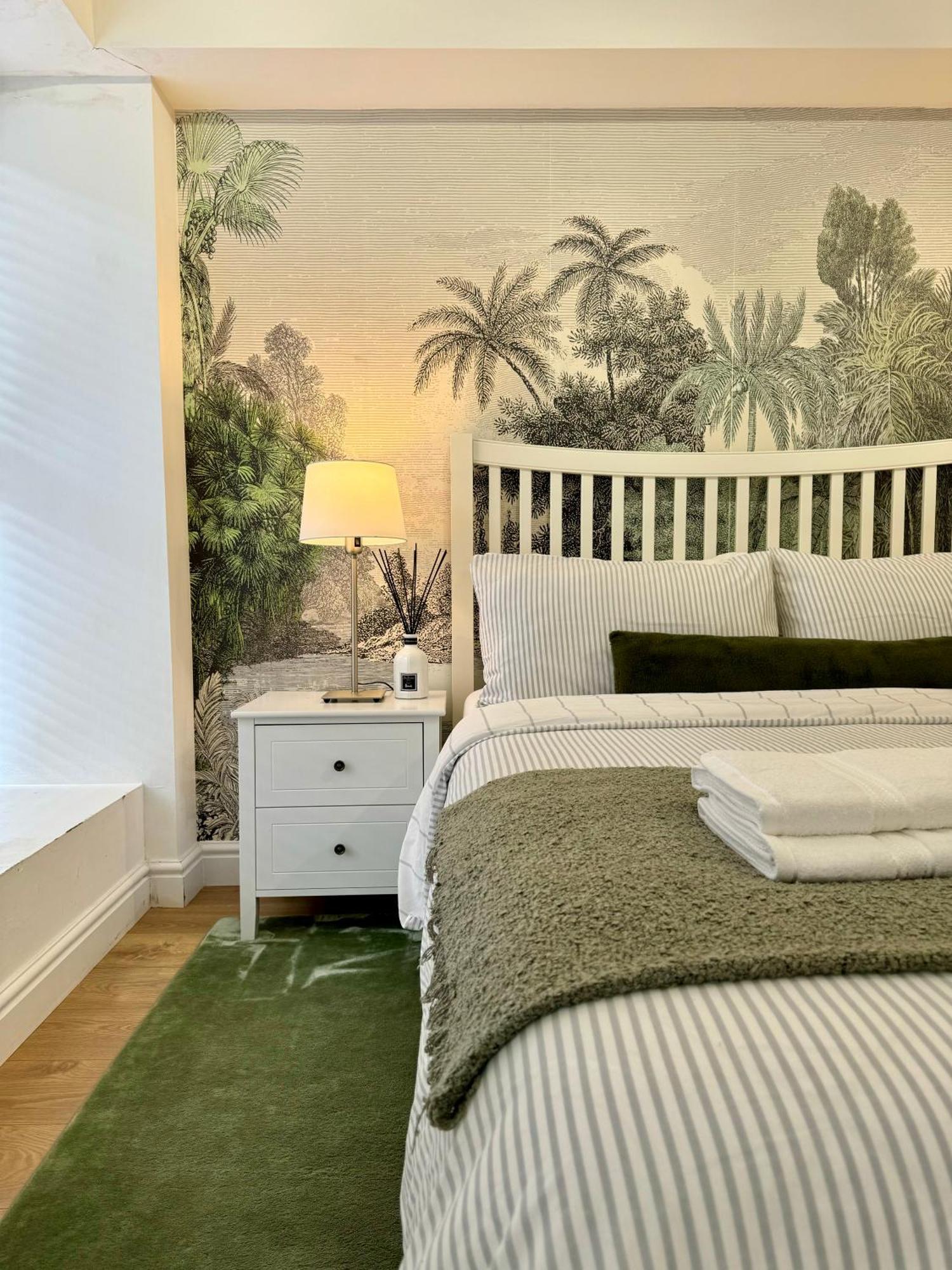 Holiday Home 2Br L 2Ba With Patio-Sleep 6 Londen Buitenkant foto