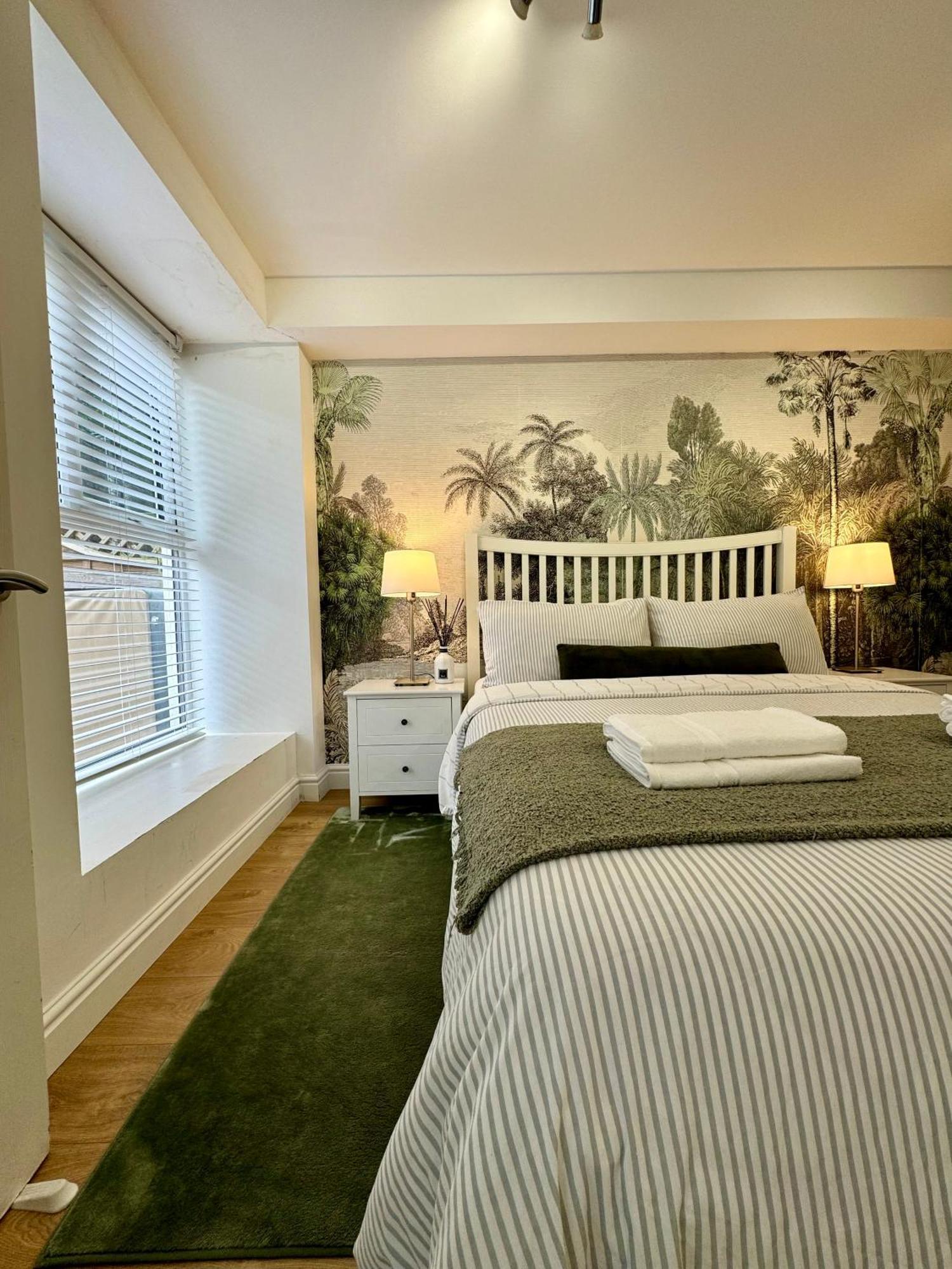 Holiday Home 2Br L 2Ba With Patio-Sleep 6 Londen Buitenkant foto