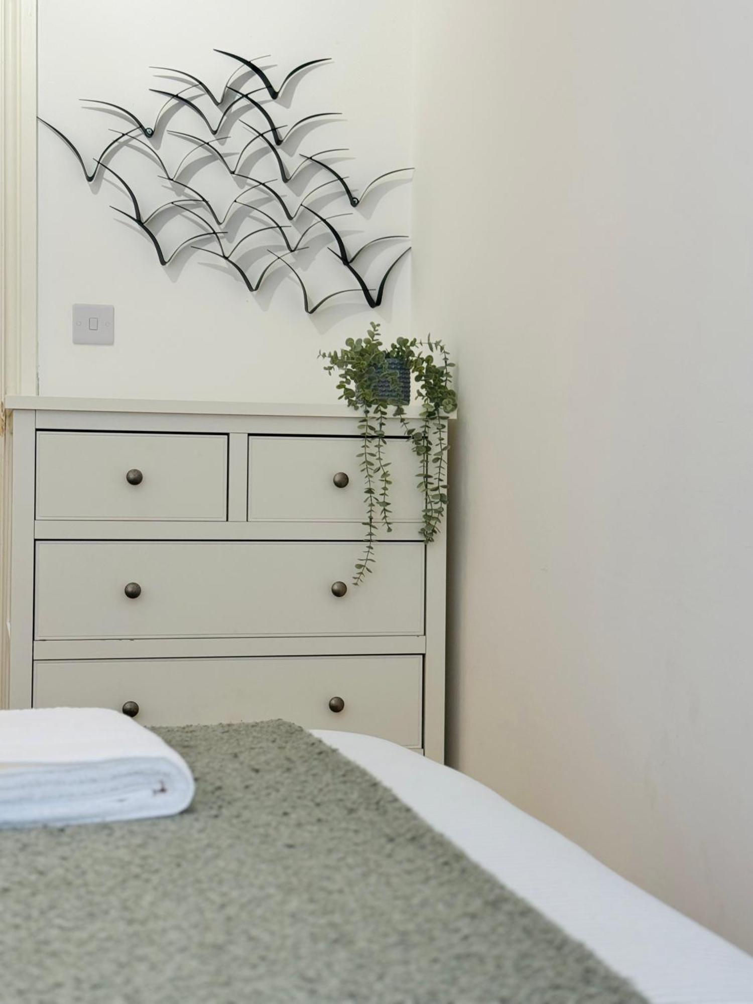 Holiday Home 2Br L 2Ba With Patio-Sleep 6 Londen Buitenkant foto