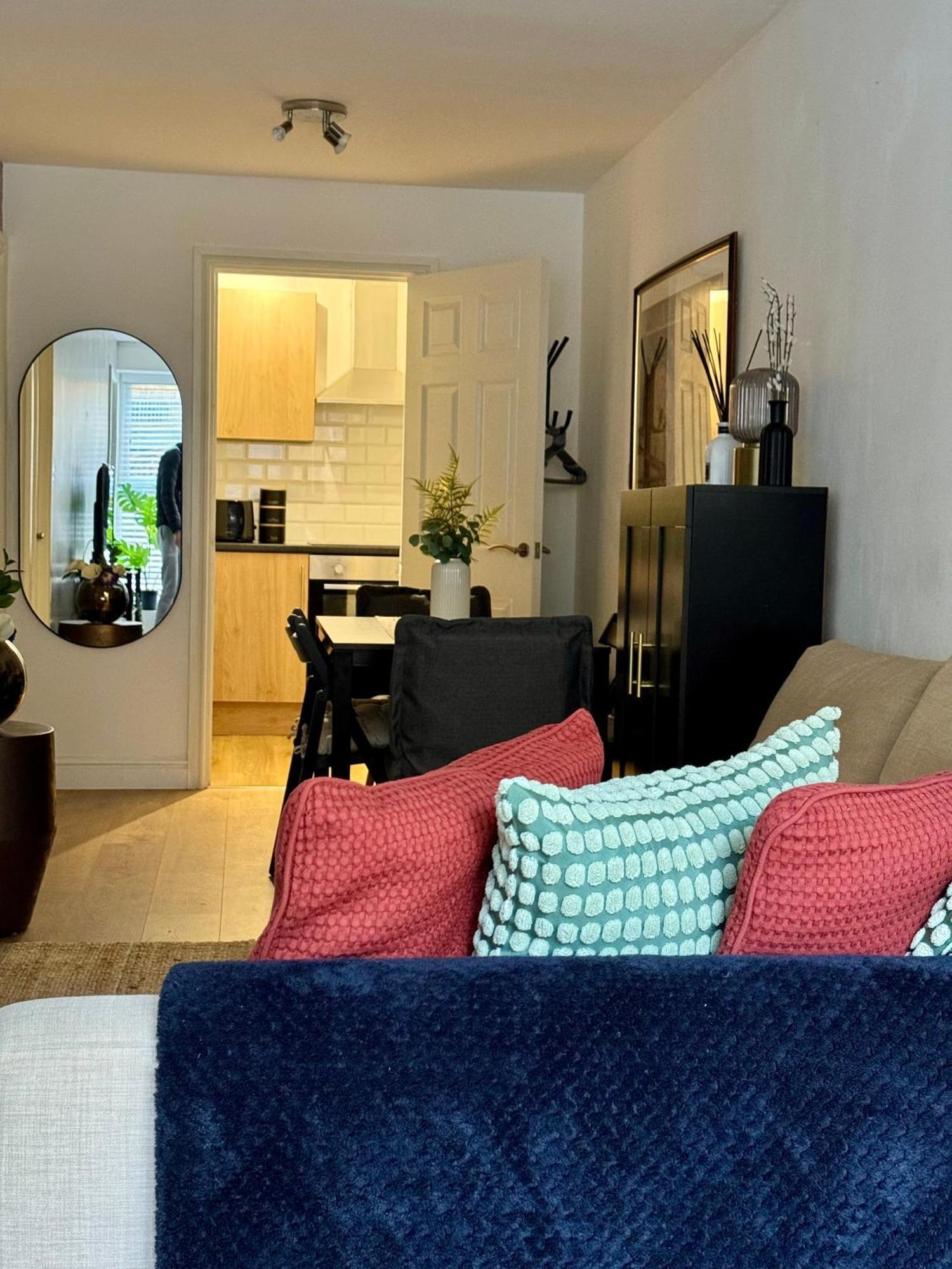 Holiday Home 2Br L 2Ba With Patio-Sleep 6 Londen Buitenkant foto
