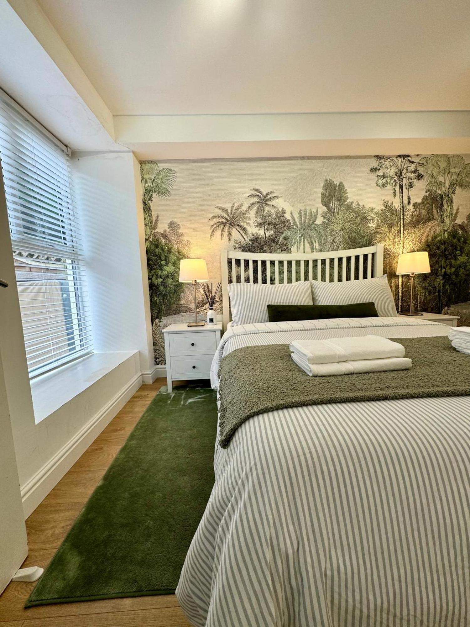 Holiday Home 2Br L 2Ba With Patio-Sleep 6 Londen Buitenkant foto