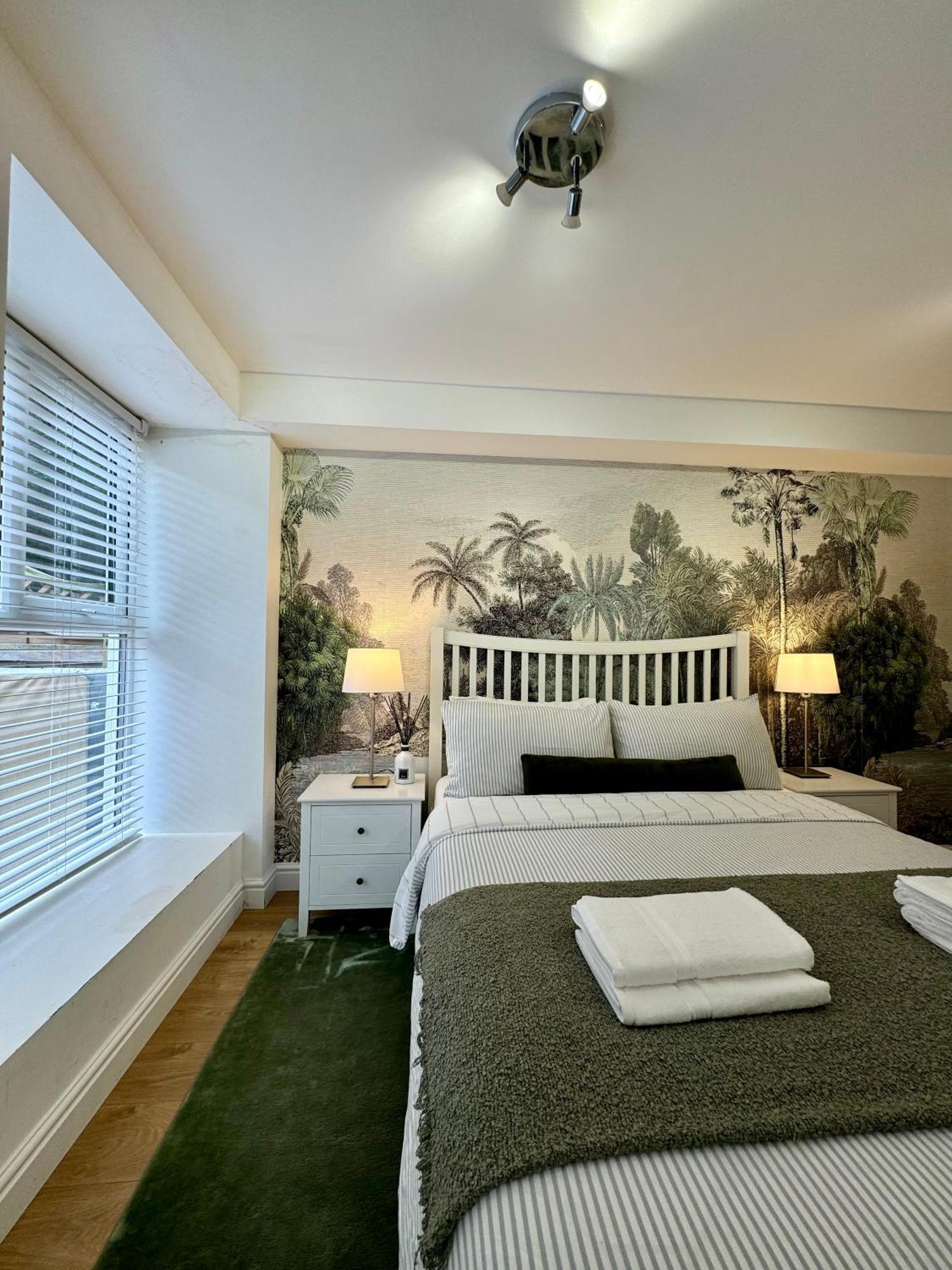 Holiday Home 2Br L 2Ba With Patio-Sleep 6 Londen Buitenkant foto