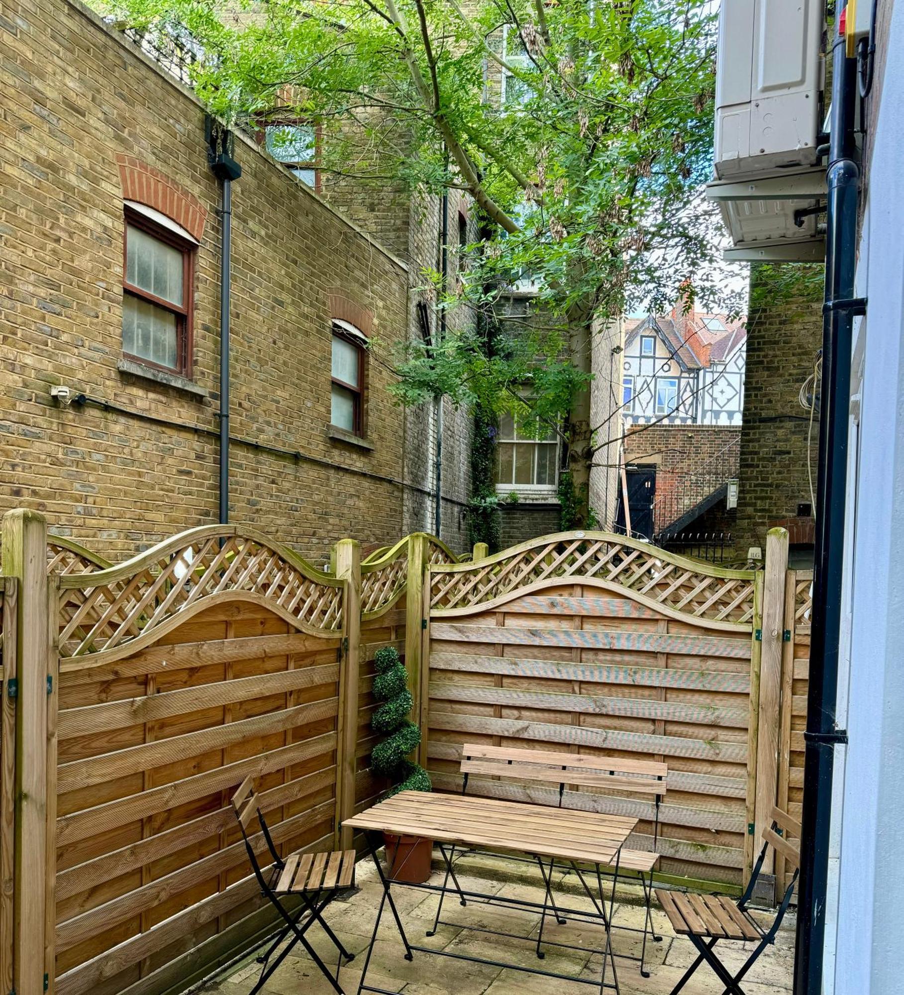 Holiday Home 2Br L 2Ba With Patio-Sleep 6 Londen Buitenkant foto