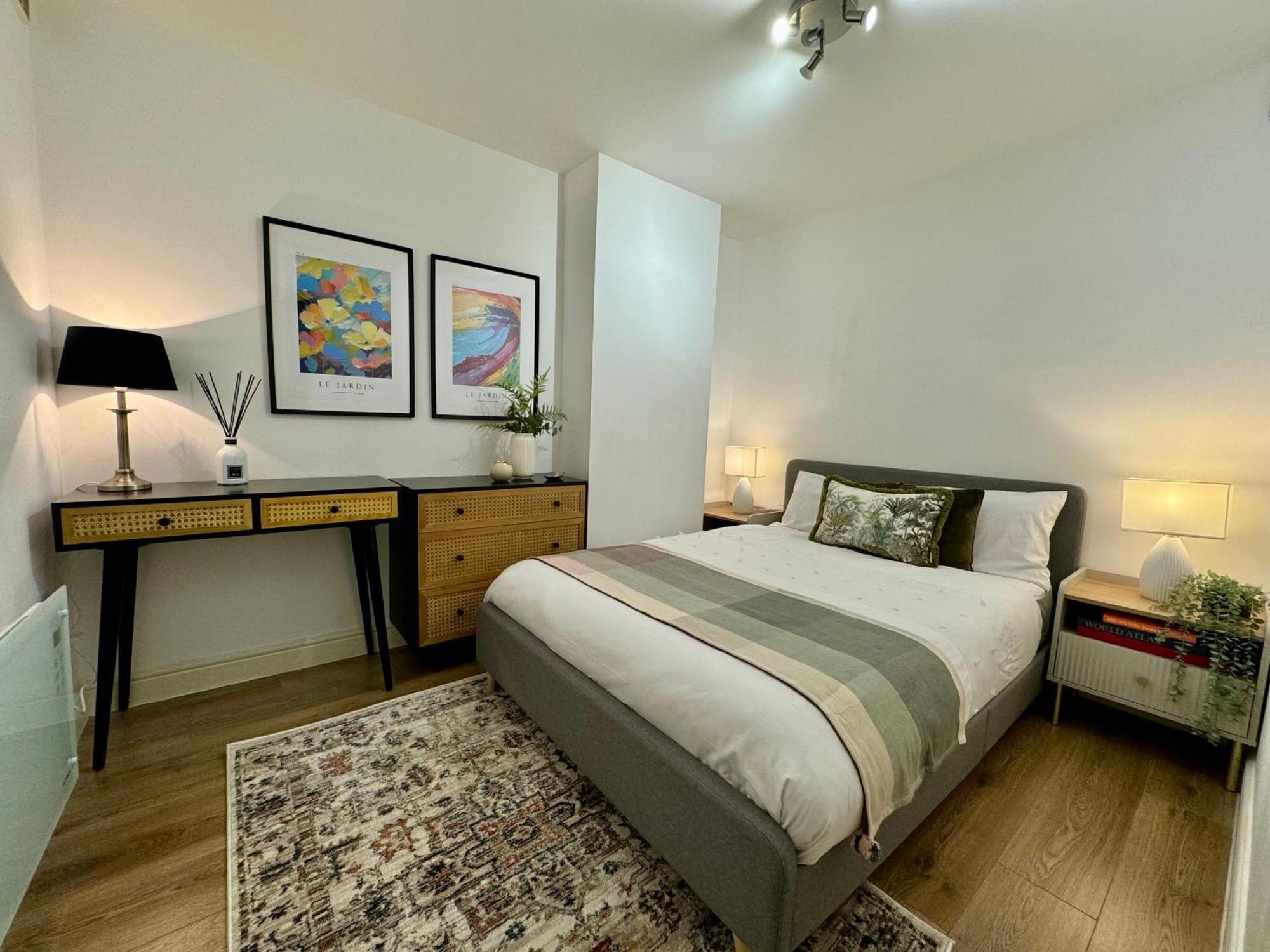 Holiday Home 2Br L 2Ba With Patio-Sleep 6 Londen Buitenkant foto